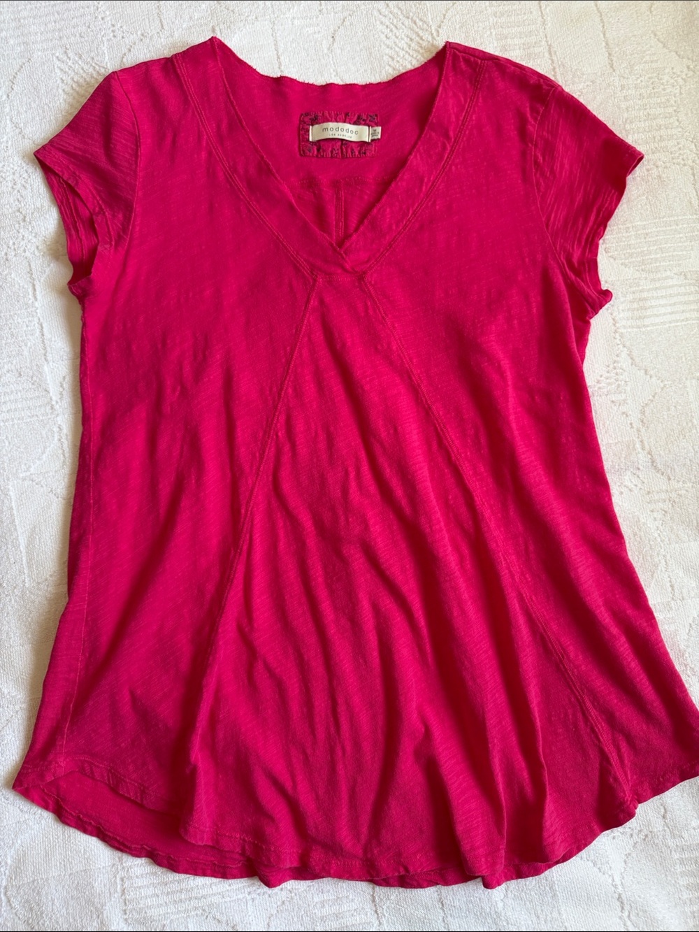 Mododoc Seamed V-Neck Tee